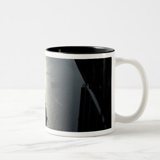 Ein Parareskuemer der Luftwaffe Zweifarbige Tasse (Rechts)