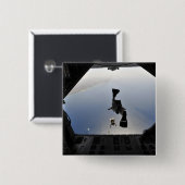 Ein Parareskuemer der US-Luftwaffe springt aus Button (Vorne & Hinten)