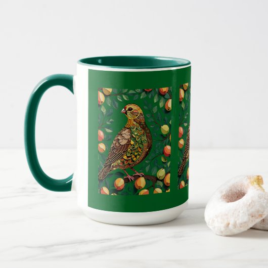Ein Partridge in einem Birnbaum-Ausschnitt im Stif Tasse (Mit Donut)