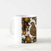 EIN PARTRIDGE IN EINEM FRISCHEN BAUM KAFFEETASSE (Vorderseite Links)