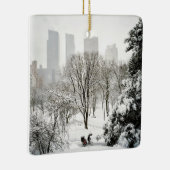 Ein Pedicab im Central Park während des Winters Keramikornament (Rechts)