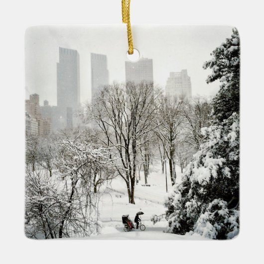 Ein Pedicab im Central Park während des Winters Keramikornament (Vorderseite)