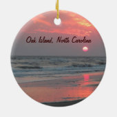 Ein perfekter Sonnenuntergang - Eichen-Insel, NC Keramik Ornament (Hinten)