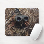 Ein Pfadfinder praktiziert Beobachtungstechnik Mousepad (Mit Mouse)
