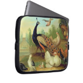 Ein Pfau, Tauben, Hühner und ein Jay in einem Park Laptopschutzhülle (Vorne Rechts)