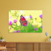 Ein Pfauenschmetterling in leuchtenden Farben Leinwanddruck (Insitu (Wohnzimmer))