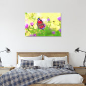 Ein Pfauenschmetterling in leuchtenden Farben Leinwanddruck (Insitu (Schlafzimmer))