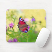 Ein Pfauenschmetterling in leuchtenden Farben Mousepad (Mit Mouse)