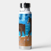 Ein Pferd am Strand Trinkflasche (rechts)