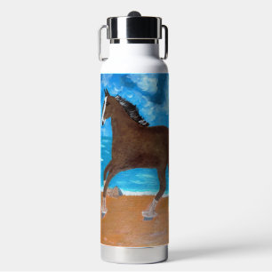 Ein Pferd am Strand  Trinkflasche