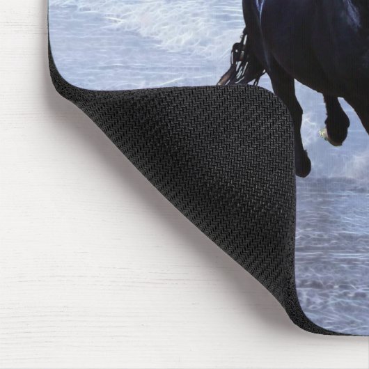 Ein Pferd frei und wild Mousepad (Ecke)