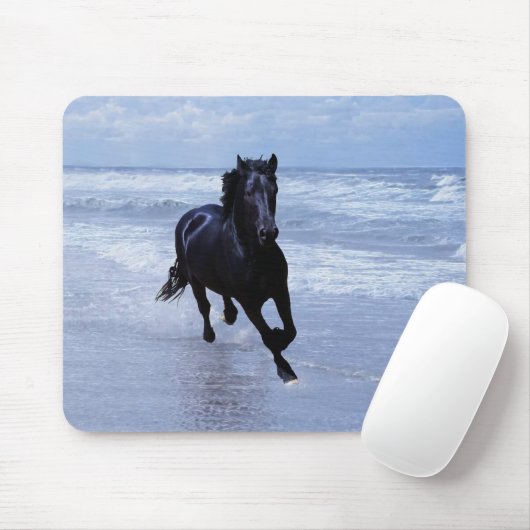 Ein Pferd frei und wild Mousepad (Mit Mouse)