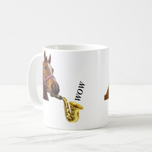 Ein Pferd, welches die Saxophonewow Tasse spielt (Vorderseite Links)