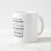 Ein phantastischer Mitarbeiter ist schwer zu finde Jumbo-Tasse (Vorderseite Rechts)