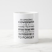 Ein phantastischer Mitarbeiter ist schwer zu finde Jumbo-Tasse (Vorderseite)