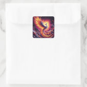 Ein Phönix, der aus feuerfester Asche aufsteigt. Quadratischer Aufkleber (Tasche)