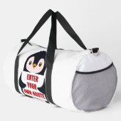 Ein Pinguin hält ein Schild mit anpassbarem Text t Duffle Bag (Rechte Ecke)