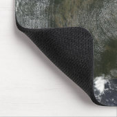 Ein pinradähnliches Muster von Hochdruckwolken Mousepad (Ecke)