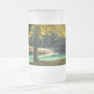 Ein Platz unter dem beschatteten Frostbecher Mattglas Bierglas