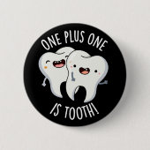 Ein Plus eins ist Zahn Funny Dental Puff Dark BG Button (Vorderseite)