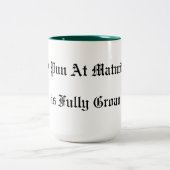 Ein Puppen bei Reife ist voll groß Zweifarbige Tasse (Mittel)