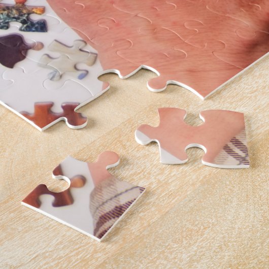 Ein Puzzle aus einem nicht montierten Puzzle (Seite)