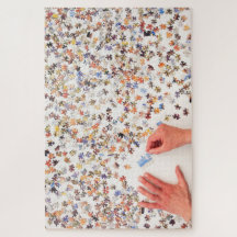 Ein Puzzle aus einem nicht montierten Puzzle