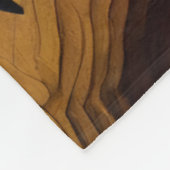 Ein Rabe in einer alten Eichenbaumnacht Fleecedecke (Ecke)