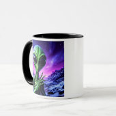 Ein rätselhafter Außerirdischer unter einem kosmis Tasse (Vorderseite Links)
