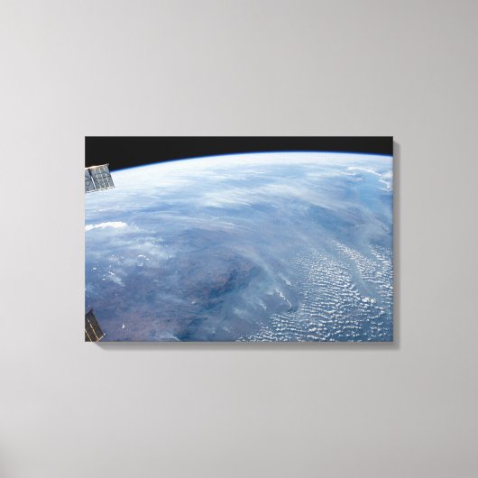 Ein Rauchzug über das tropische Südafrika. Leinwanddruck (Vorderseite)