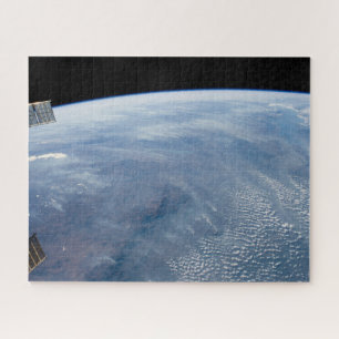 Ein Rauchzug über das tropische Südafrika. Puzzle