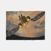 Ein Raumfahrzeug, das Mars umkreist. Fleecedecke (Vorderseite (Horizontal))