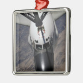 Ein RC-135 Rivet Joint Reconnaissance-Flugzeug Silbernes Ornament (Links)