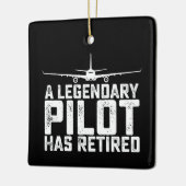 Ein rechtmäßiger Pilot hat das Ruhestandskopilot g Keramikornament (Links)