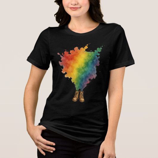 Ein Regenbogen in Beige Stiefeln Tri-Blend Shirt (Vorderseite)