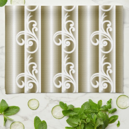 Ein reichlich farbiger Teppich weist ein symmetris Geschirrtuch (Gefaltet)