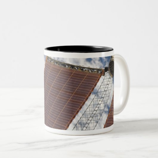 Ein repariertes Solararray Zweifarbige Tasse (VorderseiteRechts)