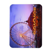 Ein Riesenrad und Karussell am Marinepier in Magnet (Vertikal)