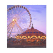 Ein Riesenrad und Karussell am Marinepier in Notizblock (Vorderseite)