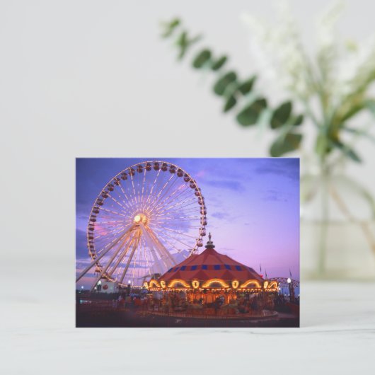 Ein Riesenrad und Karussell am Marinepier in Postkarte (Stehend Vorderseite)