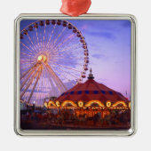 Ein Riesenrad und Karussell am Navy Pier in Ornament Aus Metall (Vorne)