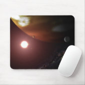 Ein riesiger Planet, der einen roten Zwergstar umk Mousepad (Mit Mouse)