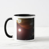 Ein riesiger Planet, der einen roten Zwergstar umk Tasse (Links)
