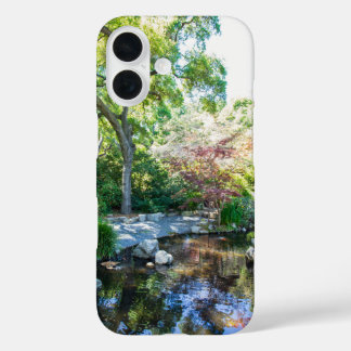 ein rippender Teich im Garten von Descanso Gardens iPhone 16 Hülle