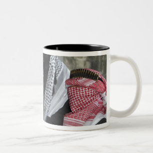 Ein Rolle-spielender feindlicher Angreifer Zweifarbige Tasse