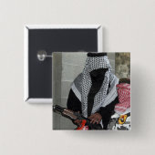 Ein Rollenspielfeind, der einen Dummy abrüstet Button (Vorne & Hinten)