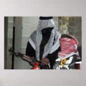 Ein Rollenspielfeind, der einen Dummy abrüstet Poster (Vorne)