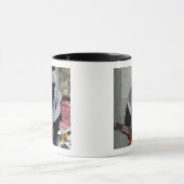 Ein Rollenspielfeind, der einen Dummy abrüstet Tasse (Zentrum)