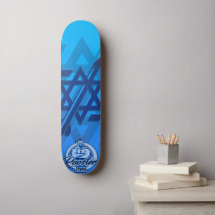 Ein Rooster namens Steve sah über die Grenze zum G Skateboard