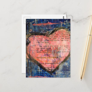 Ein rosa Herz auf blauem Mixed-Media-Collage Postkarte